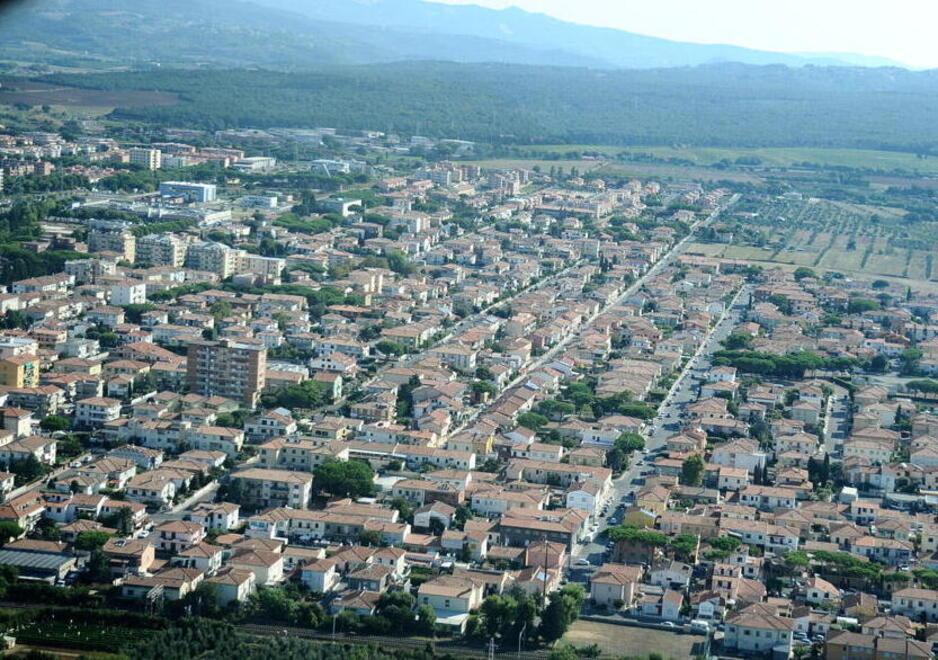 Una panoramica dall’alto dell’abitato di Cecina (foto Michele Falorni/Silvi)