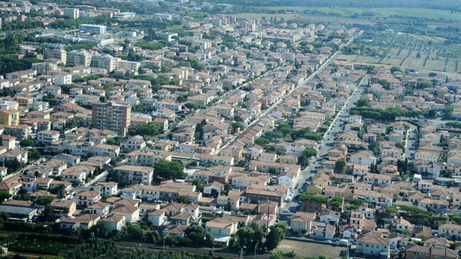 Una panoramica dall’alto dell’abitato di Cecina (foto Michele Falorni/Silvi)