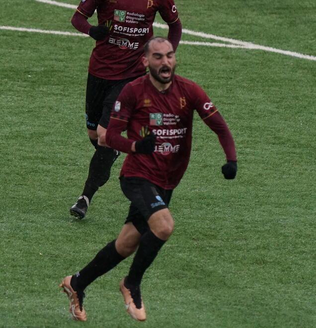 Ladinetti esulta dopo un gol (Silvi)