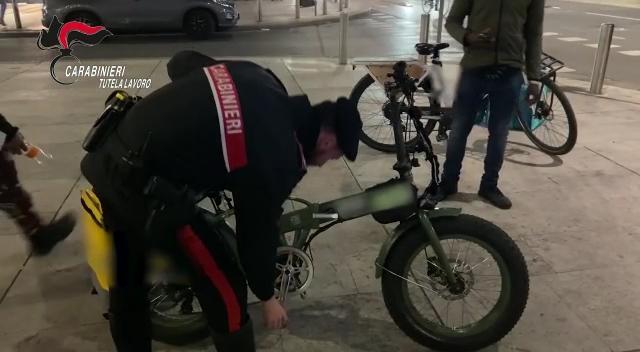 Caporalato digitale, controllati anche rider ferraresi