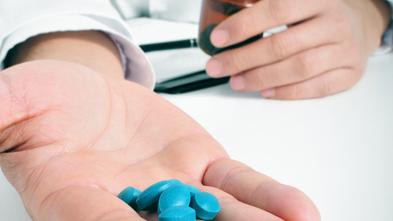 La “pillola blu” compie 25 anni ma il vero Viagra è il desiderio. Cosa ne pensano i medici