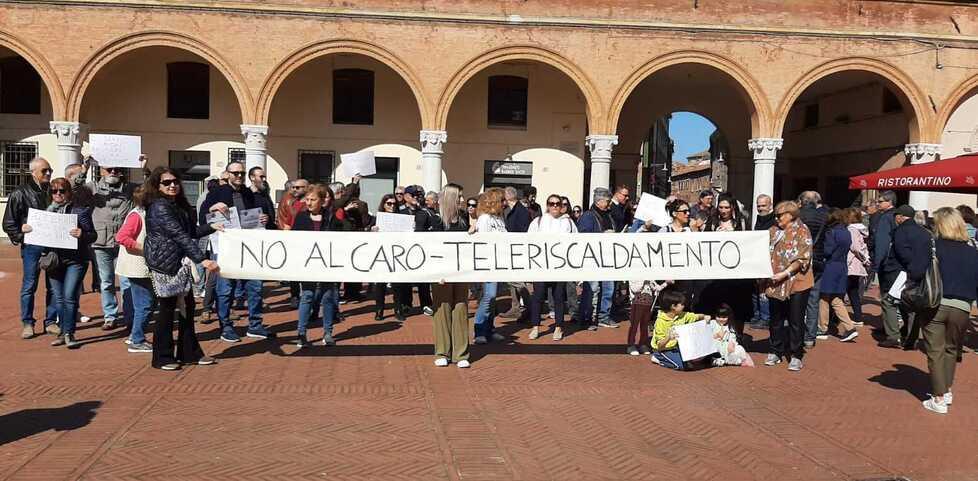 «Hera, ricavi super coi nostri soldi. Il teleriscaldamento una rovina»