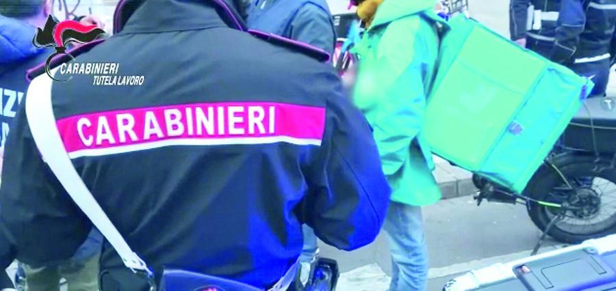 Rider, arriva il giro di vite, c’è chi paga il “pizzo” per lavorare