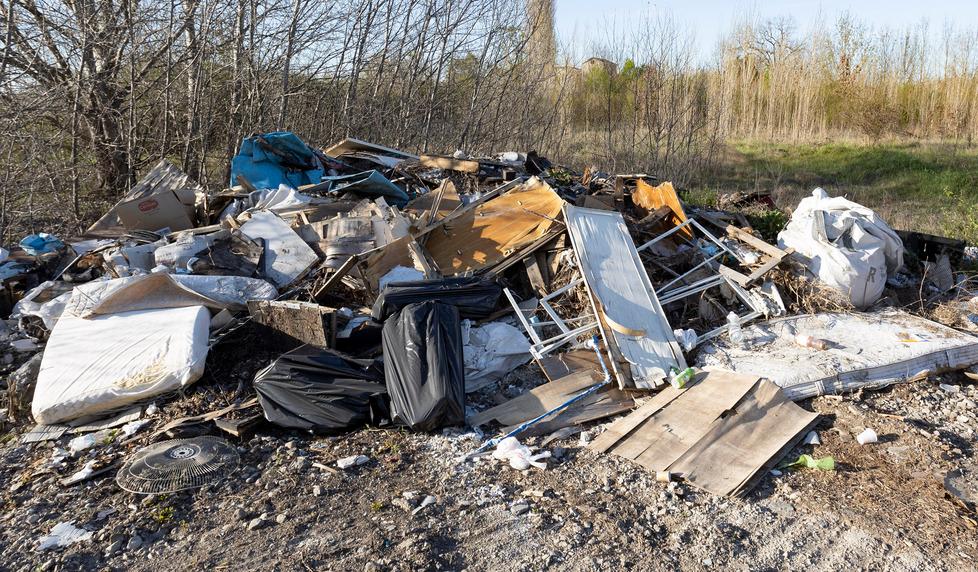 Discariche abusive a Modena e dintorni, vergogna senza fine 