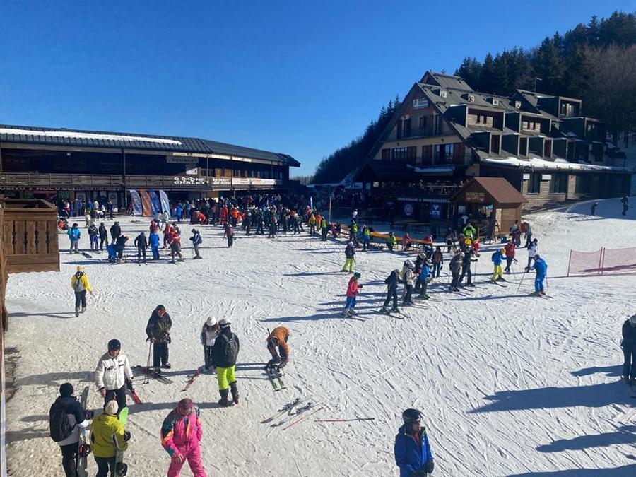 Appennino Modenese Stagione sulle piste tra luci e ombre: «Il Natale senza neve non si recupera»