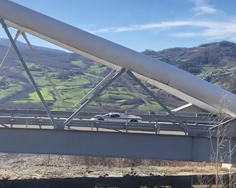 “Ciak, si romba” Sul ponte di Romanoro va in scena la Pagani Frassinoro La hypercar Utopia nel video del 25°