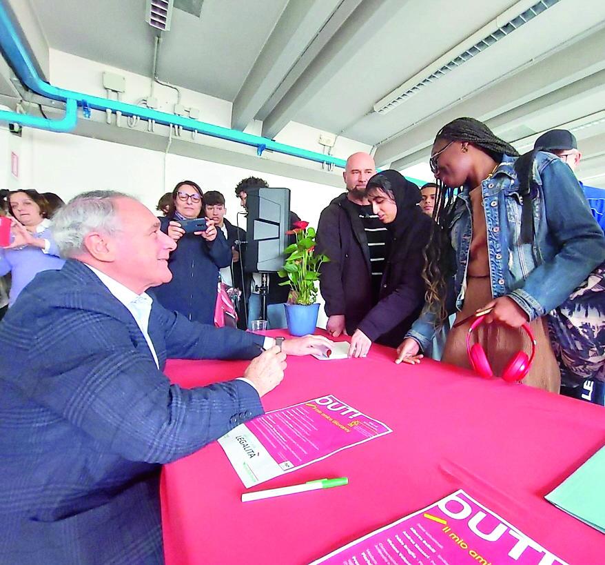 Carpi Ottocento studenti “a lezione” con Pietro Grasso «Il coraggio è affrontare la paura e il pericolo»