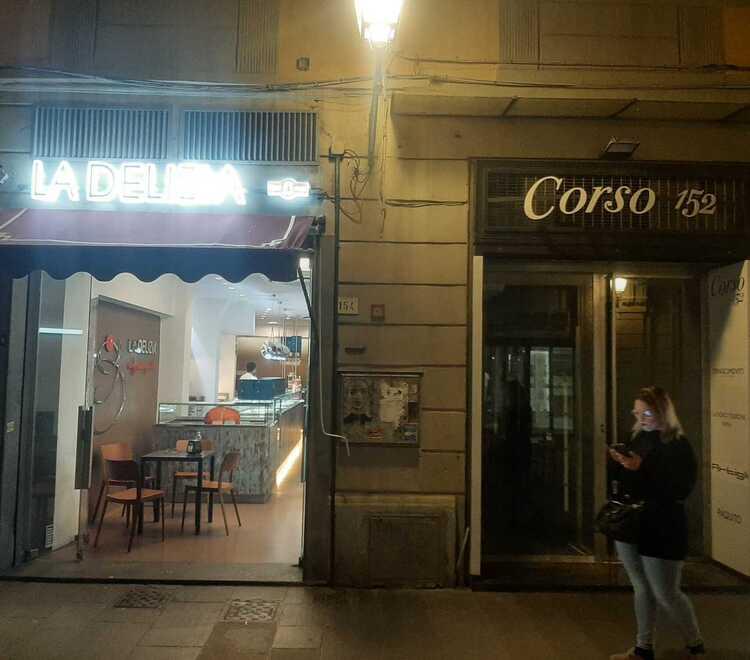 L’ingresso della pasticceria La Delizia in corso Italia