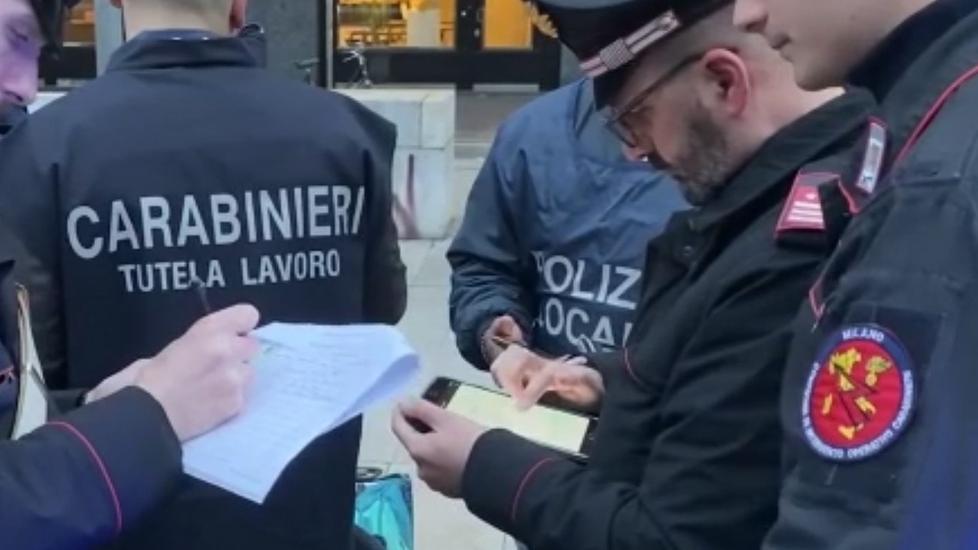 Un momento dei controlli effettuati in tutta Italia nella notte tra venerdì e sabato