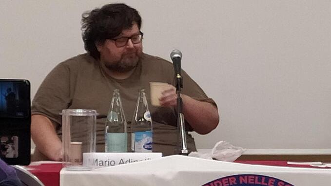 Mario Adinolfi durante il suo intervento all’Art Hotel