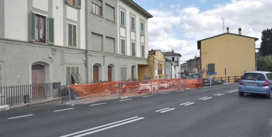 «Lavori fermi, aprite la strada». La protesta di via Pontorme