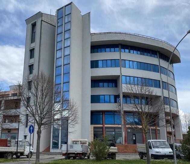 Nella foto il palazzo delle polemiche in via Rospicciano