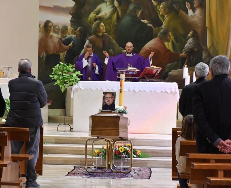 Sassari, commosso addio della città al professor Antonio Bisaccia 