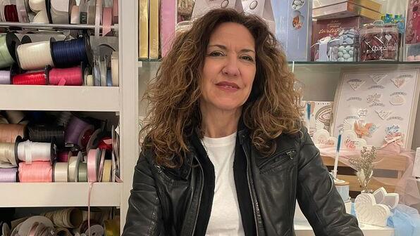 Deborah Agostini nel suo negozio “L’angolo dei sogni”