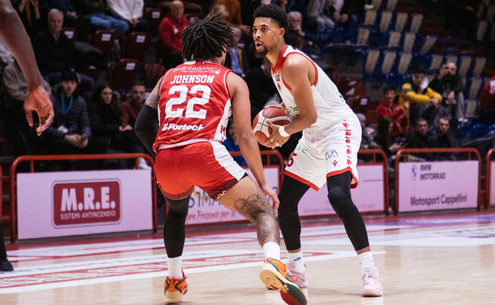 Copeland e Johnson (di spalle col numero 22) nella partita d’andata