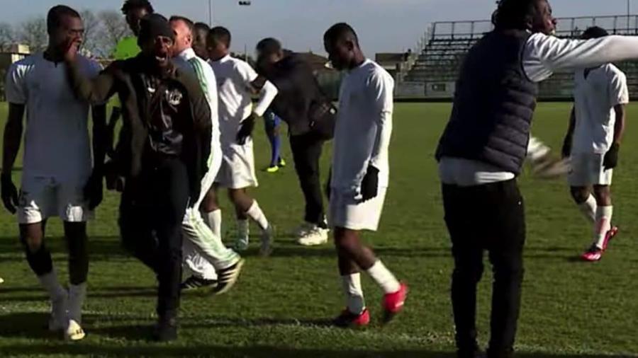 
	La squadra nigeriana mentre esce dal rettangolo gioco di Santa Croce in segno di protesta&nbsp;

