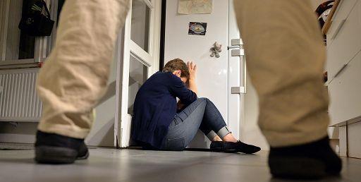 Sassari, bastonate alla compagna: 45enne a processo per lesioni