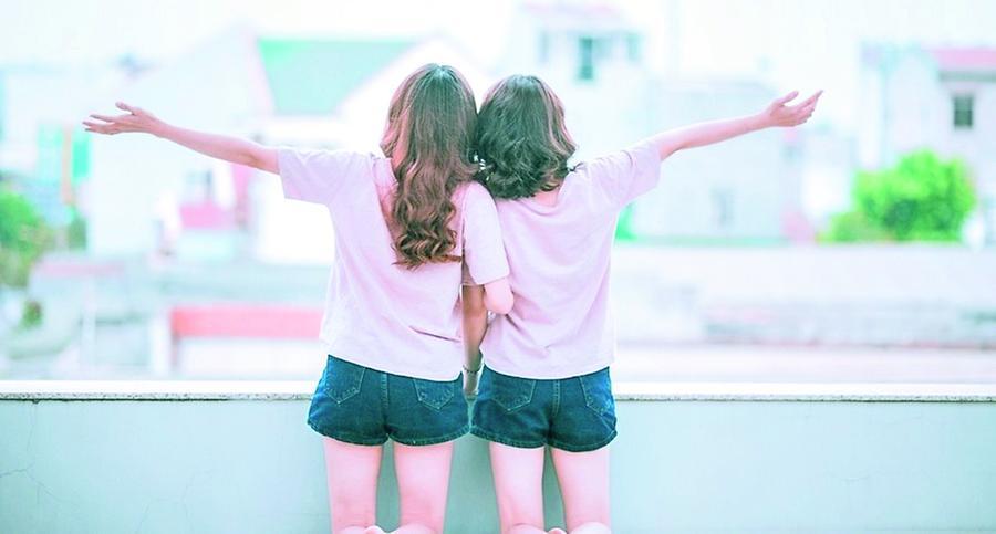 Anagrafe chiusa per i figli di coppie gay: «La politica non fermerà la modernità»