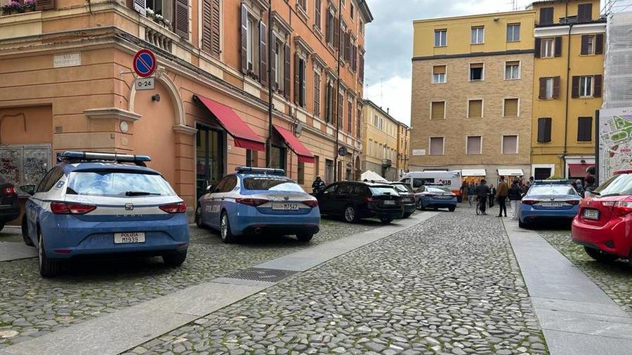 Modena Giovane coinvolto in rissa in via del Taglio: colpito alla testa da una bastonata