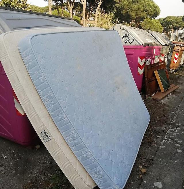 Lidi, grandi “pulizie” di Pasqua in casa e rifiuti abbandonati in strada