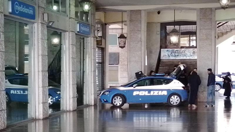 Livorno, muore a 34 anni sotto l’ex cinema Grande. Giallo sulle ultime ore della vittima