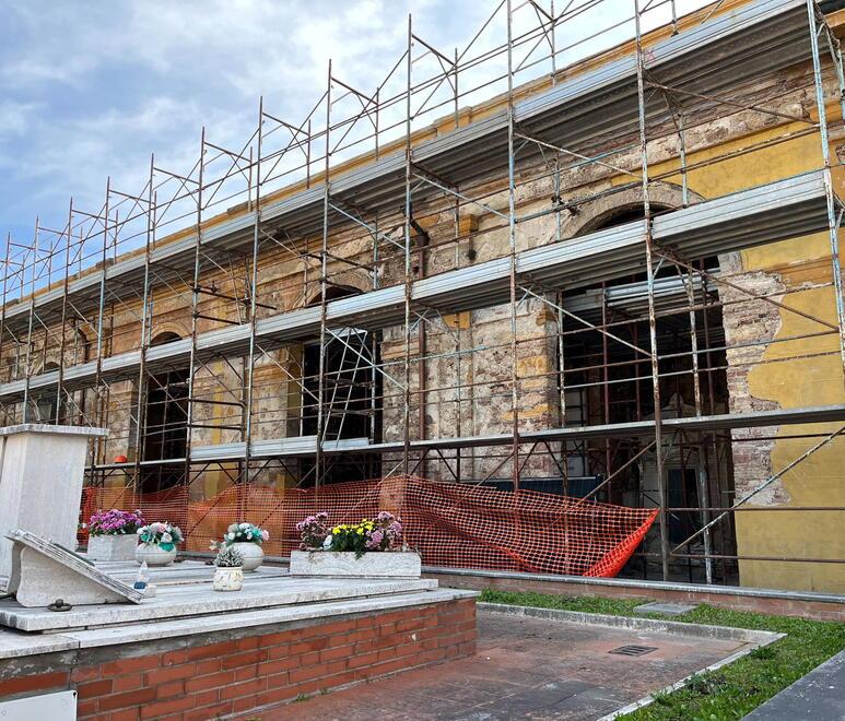 Cimitero Monumentale di Pontedera verso la riapertura: tombe libere dal degrado dopo 8 anni di crolli e polemiche