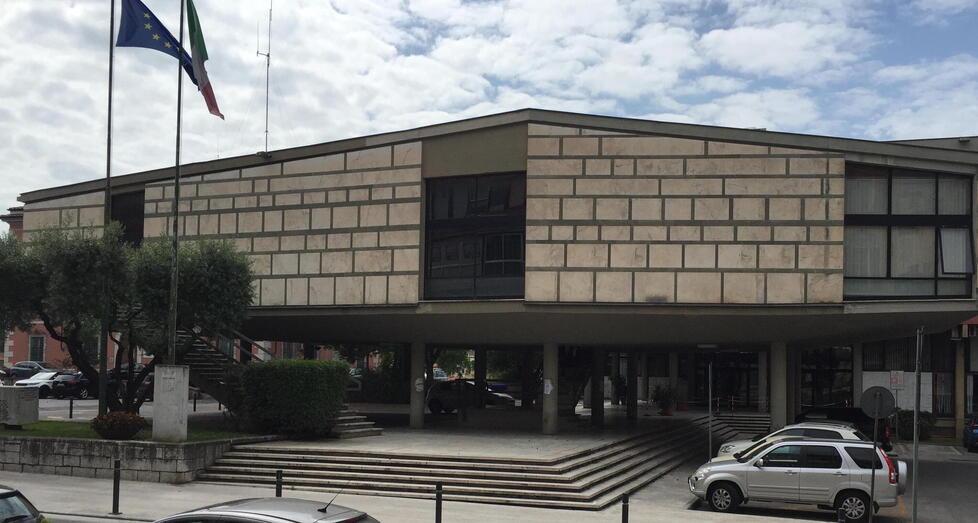 Carrara, il segretario comunale è nel mirino per lo spostamento dei dipendenti