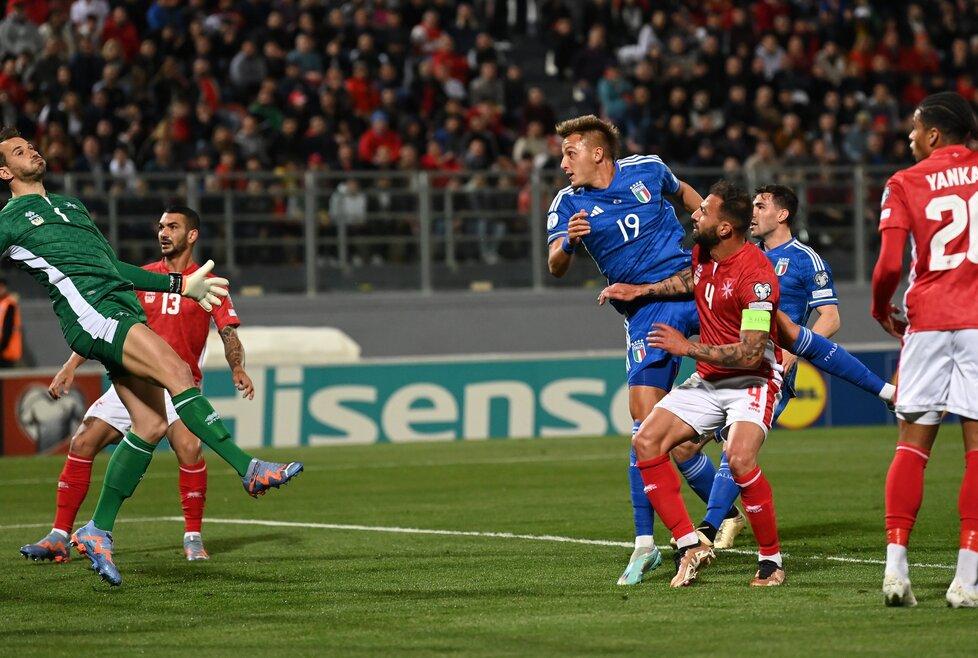 Il colpo di testa di Mateo Retegui: secondo gol in due partite per il ragazzo italo-argentino Harry Kane ancora in gol