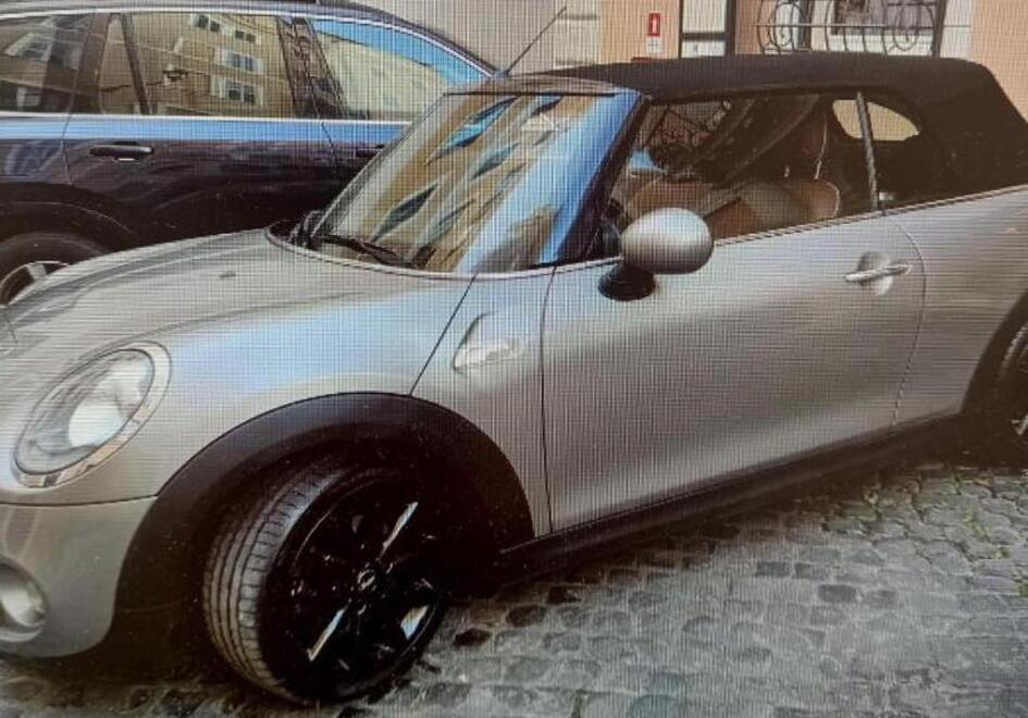 Rosignano, le rubano l’auto davanti alla scuola
