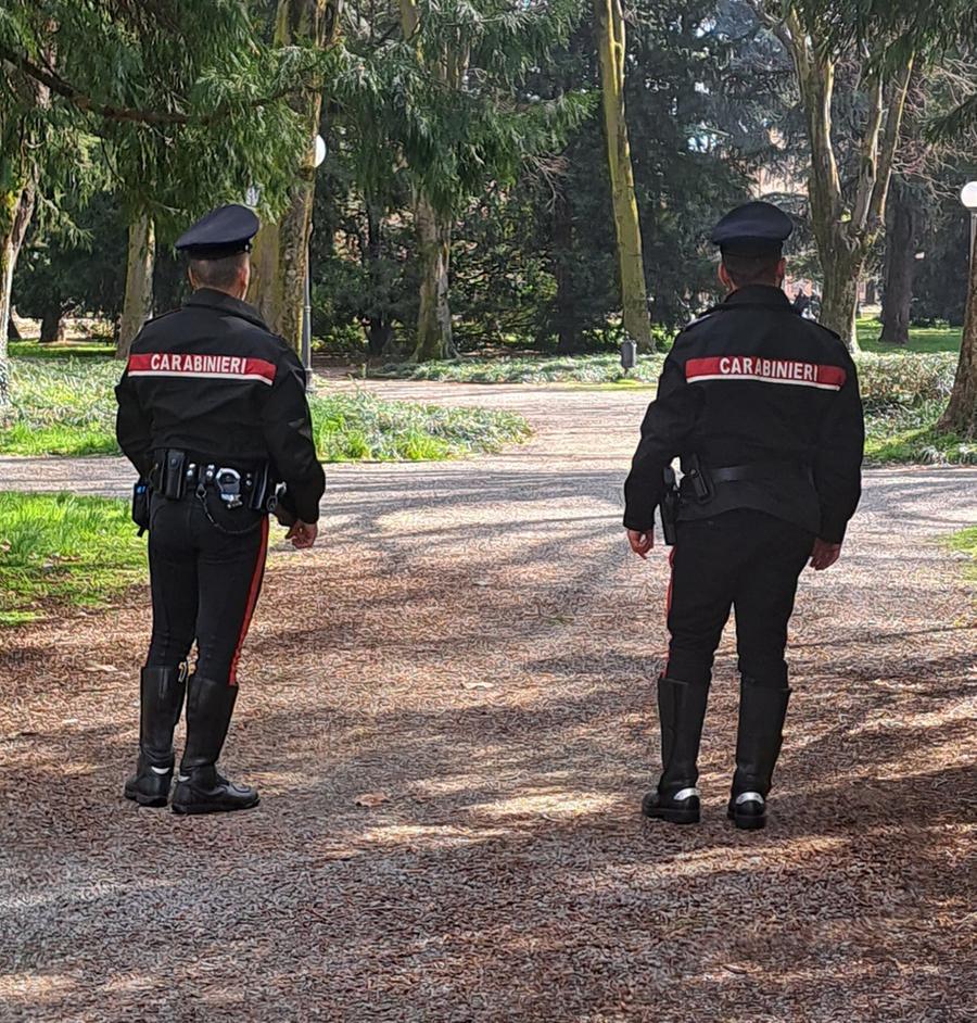 Doveva stare lontano dalla ex, i carabinieri lo trovano sotto casa di lei e lo arrestano