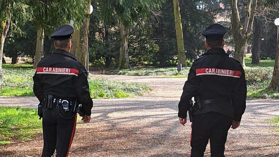 Doveva stare lontano dalla ex, i carabinieri lo trovano sotto casa di lei e lo arrestano