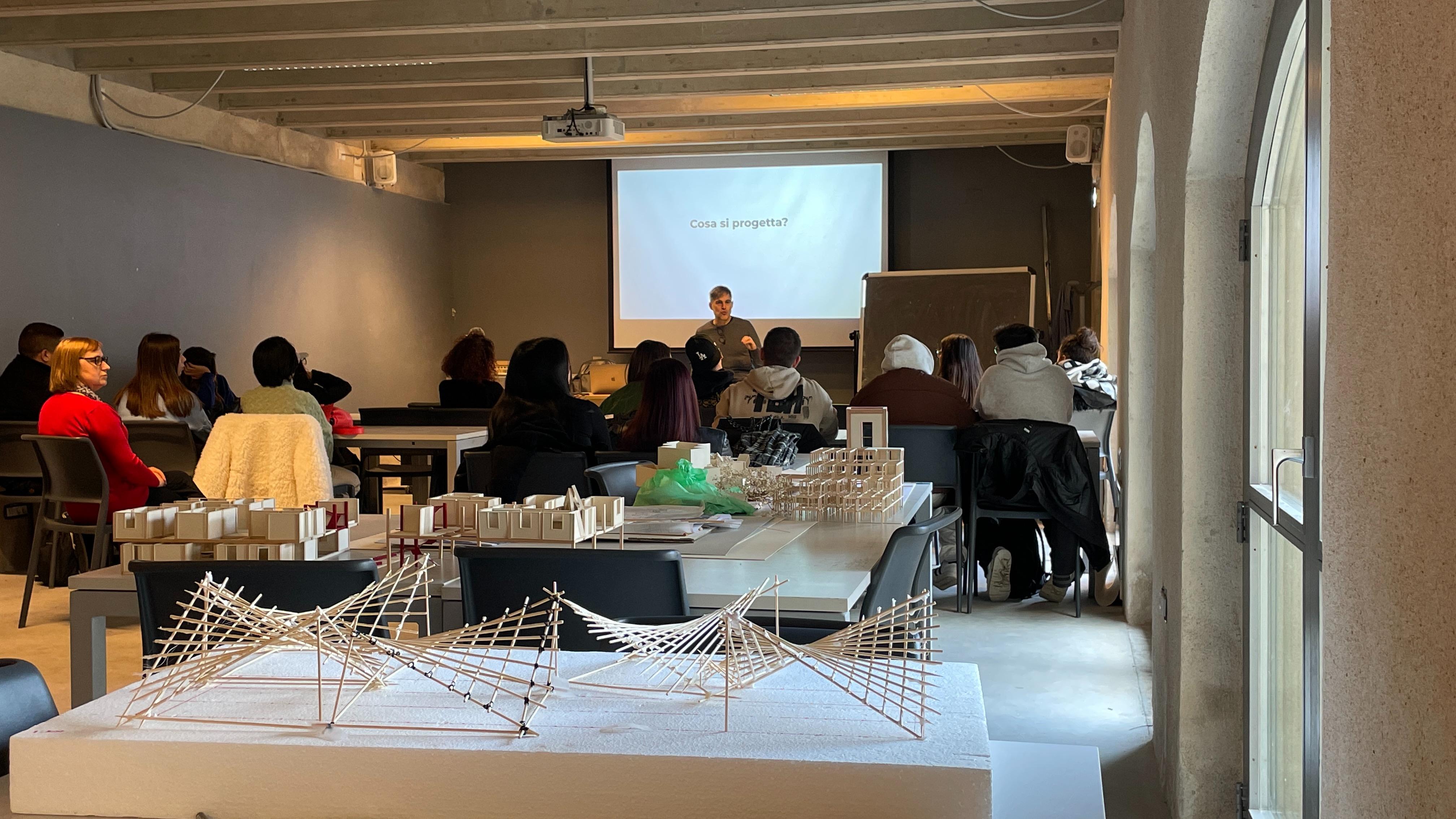 Viaggio nel Dipartimento sul mare diventato faro internazionale di cultura