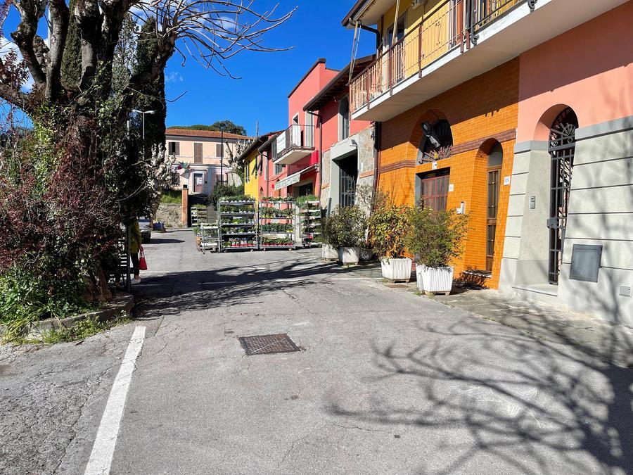 Buggiano, grave una bambina di 5 anni travolta dal vicino con l’auto