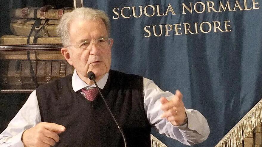 Prodi e la lectio magistralis alla Normale: «L’unità d’Europa è lontana»