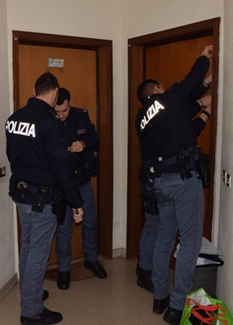 La stretta sui controlli in stazione: «Vivevano in quindici in una casa»