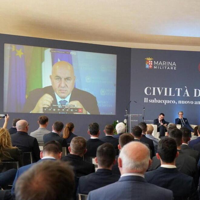 Cavi, dati e metalli: gli abissi sono la frontiera del potere futuro – Video