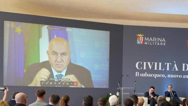 Cavi, dati e metalli: gli abissi sono la frontiera del potere futuro – Video