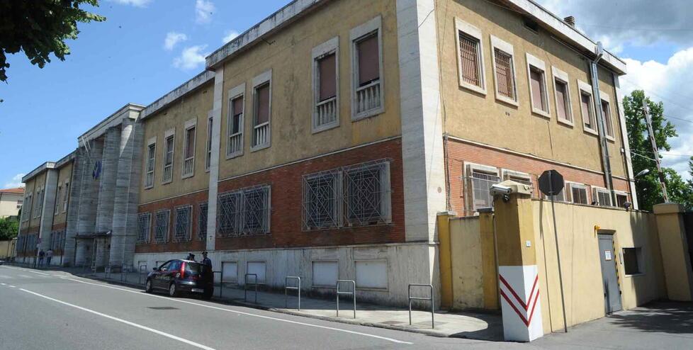 Pistoia, cercò di baciare una collega: condannato un parà del Nembo