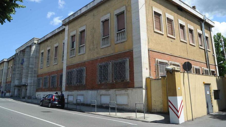 Pistoia, cercò di baciare una collega: condannato un parà del Nembo