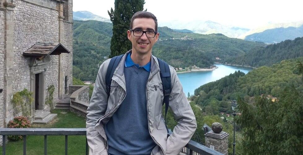 Dalla laurea alla Scuola Normale fino alla vocazione per il sacerdozio: la storia di Roberto Zucchi, figlio del rettore