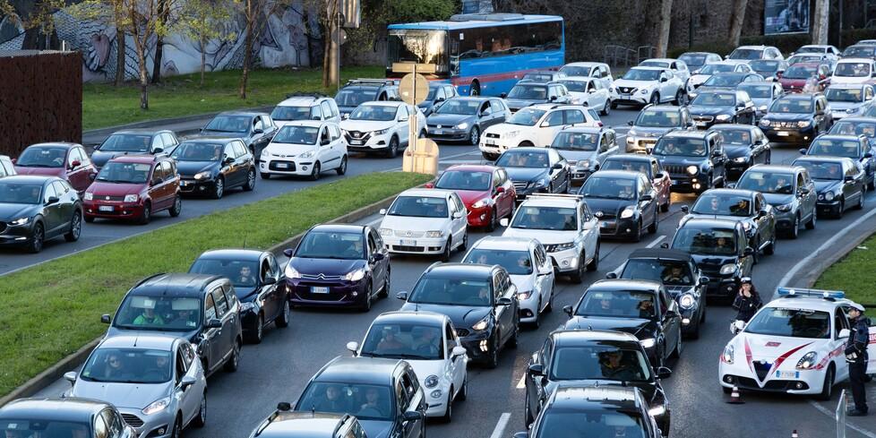 Un protocollo tra Regione e Comune per posticipare lo stop agli Euro 5 dentro la città