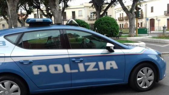 Cagliari, fermano 2 stranieri che si scambiano droga e vengono circondati e aggrediti: 4 poliziotti al pronto soccorso