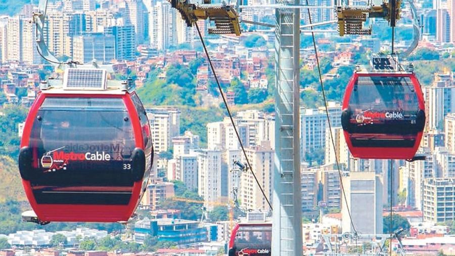La città sulle corde: Il futuro della mobilità urbana è in funivia