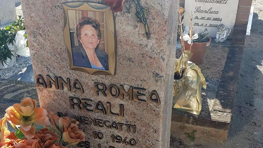 Razzia al camposanto di S.Giuseppe: “Ridatemi le ceneri di papà”