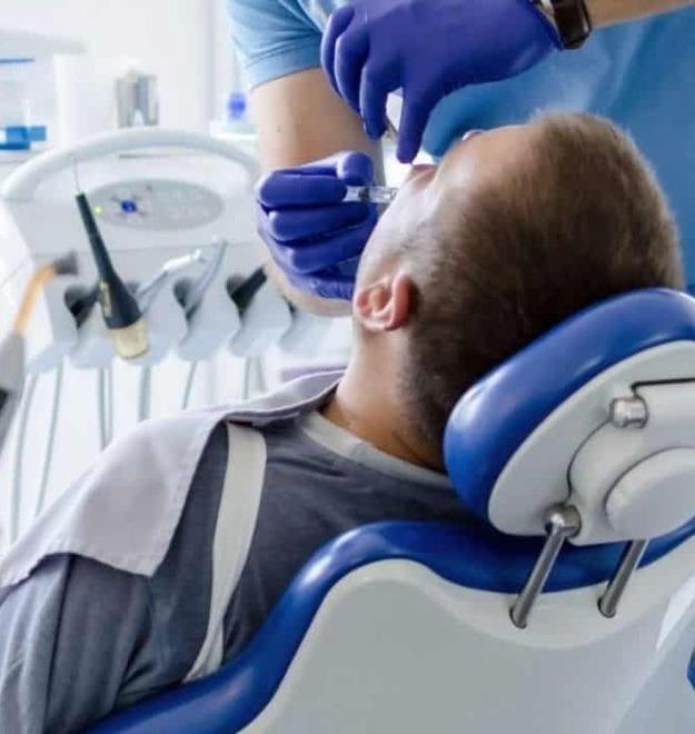 Sogna di diventare un dentista: studente sassarese vittima di un raggiro 