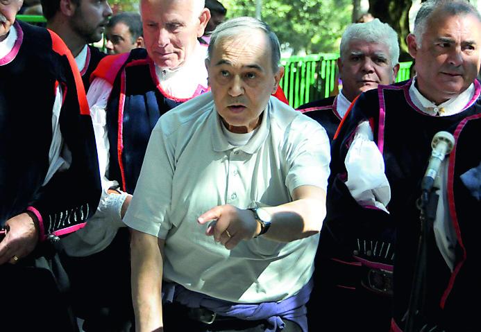 Nuoro, l’ex consigliere comunale Montesu a giudizio per la poesia su Giampaolo Mele