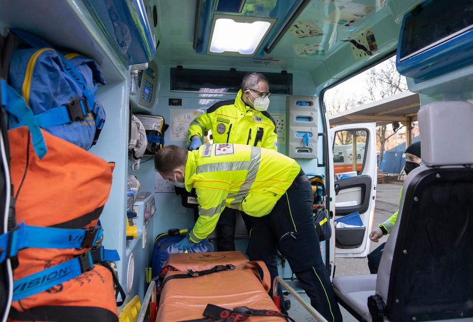 Mirandola. Partorisce in casa da sola 