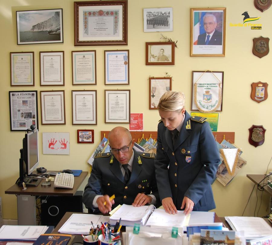 Carpi, azienda di abbigliamento faceva lavorare in smart working 178 dipendenti in cassa integrazione