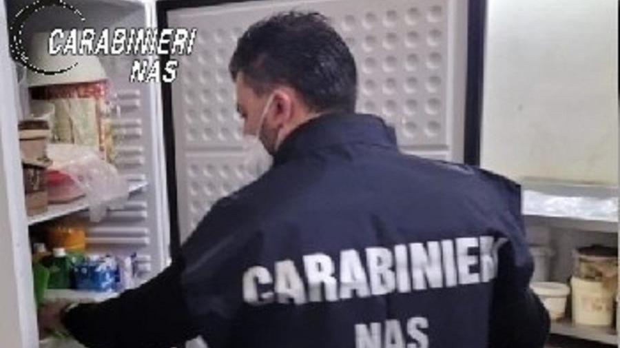 Un carabiniere del Nas durante un controllo (foto d'archivio)