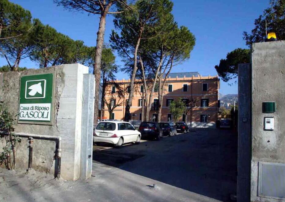 Massa, Politikè sui debiti di Casa Ascoli: «Serve l’intervento della Regione»